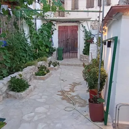 Hilltop Haven Apartment *